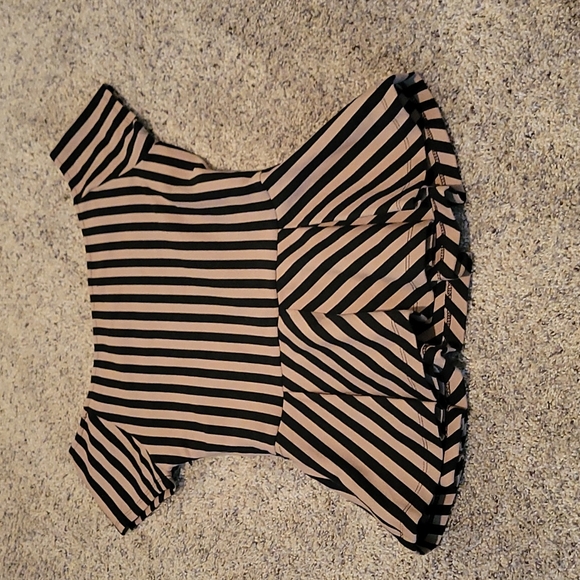 Off the Shoulder Peplum Top. Size S - Picture 2 of 3